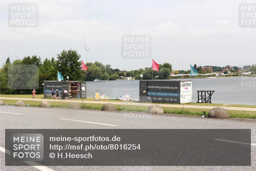 21.06.2025 - 27. Vierlanden-Triathlon H.Heesch http://msf.ph/oto/8016254 15.06.2025 12:04:31 Radfahren 725, 833, 904 meine-sportfotos.de