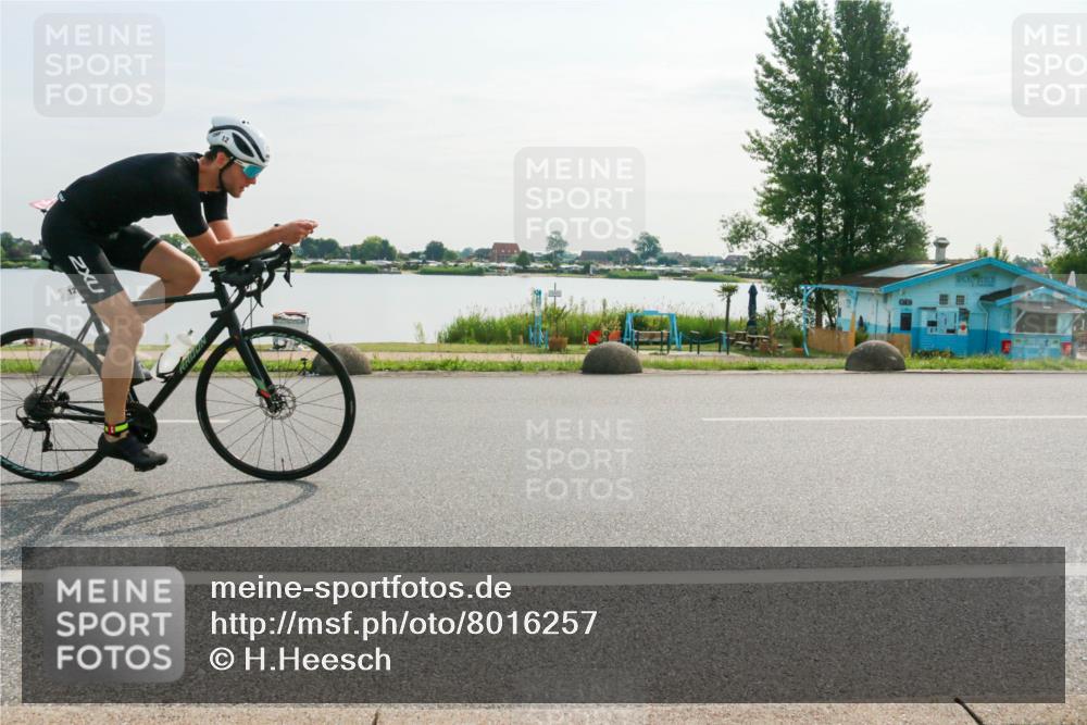 15.06.2025 - 27. Vierlanden-Triathlon H.Heesch http://msf.ph/oto/8016257 15.06.2025 09:13:32 Radfahren 12 meine-sportfotos.de
