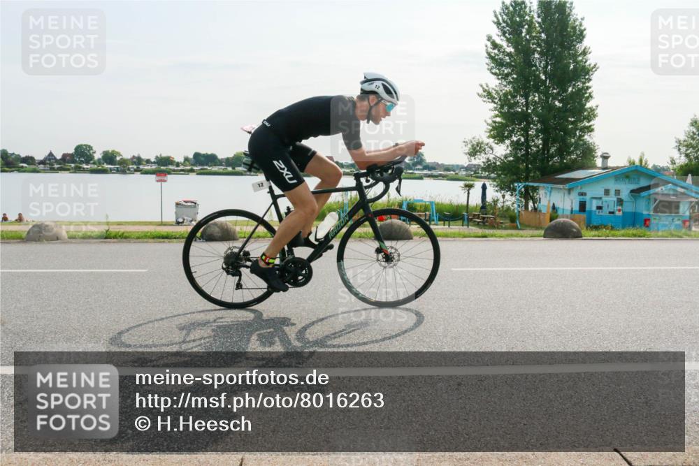 15.06.2025 - 27. Vierlanden-Triathlon H.Heesch http://msf.ph/oto/8016263 15.06.2025 09:13:32 Radfahren 12 meine-sportfotos.de