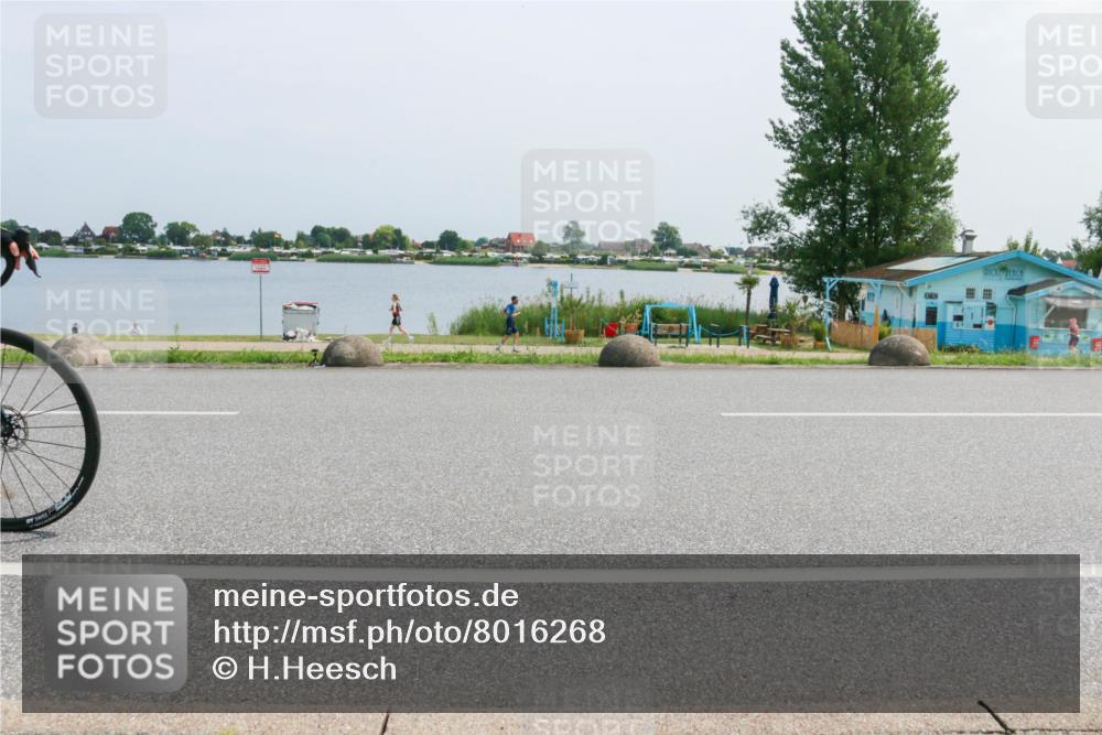 21.06.2025 - 27. Vierlanden-Triathlon H.Heesch http://msf.ph/oto/8016268 15.06.2025 11:56:10 Radfahren 783, 832, 843 meine-sportfotos.de