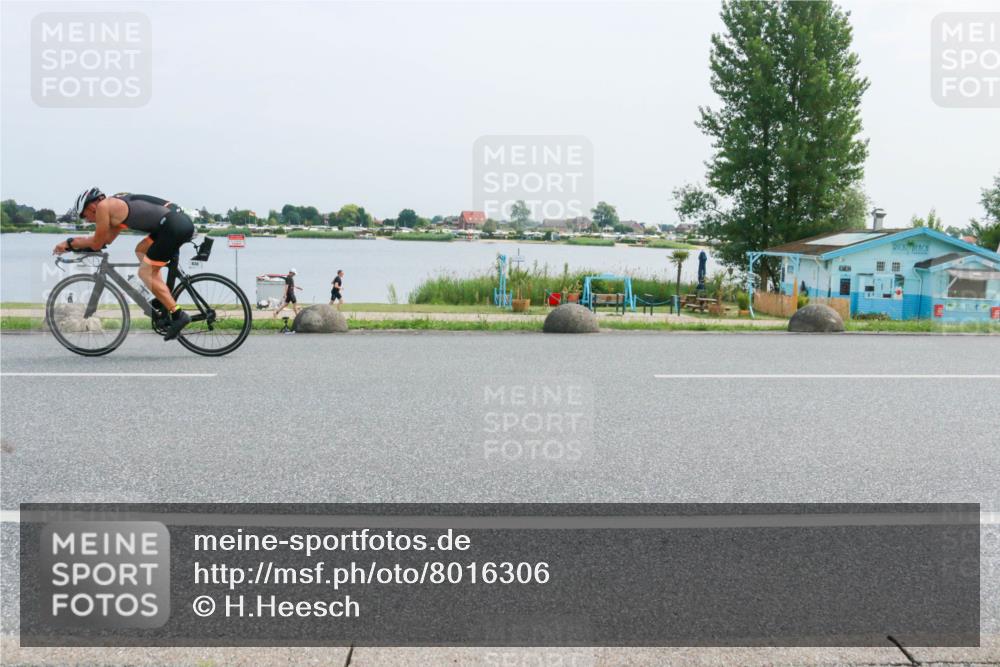 21.06.2025 - 27. Vierlanden-Triathlon H.Heesch http://msf.ph/oto/8016306 15.06.2025 11:56:24 Radfahren 830, 944 meine-sportfotos.de