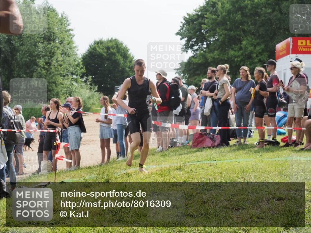 15.06.2025 - 27. Vierlanden-Triathlon KatJ http://msf.ph/oto/8016309 15.06.2025 10:15:55 Schwimmen 483, 505, 547, 564, 577, 590, 606, 630 meine-sportfotos.de