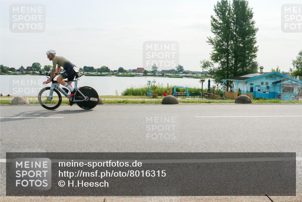15.06.2025 - 27. Vierlanden-Triathlon H.Heesch http://msf.ph/oto/8016315 15.06.2025 09:14:06 Radfahren 26, 50, 120 meine-sportfotos.de