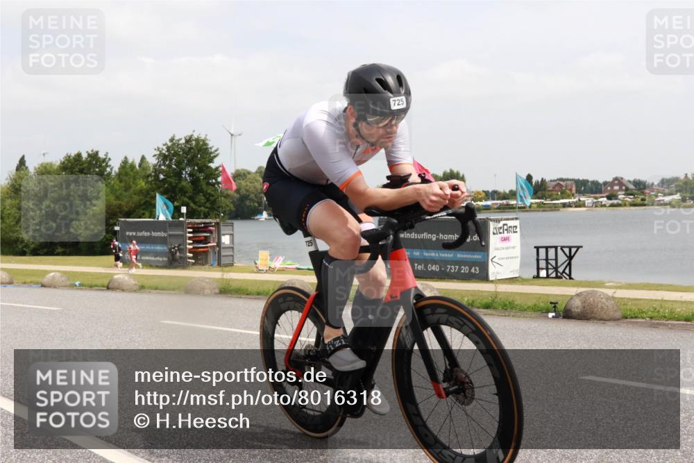 21.06.2025 - 27. Vierlanden-Triathlon H.Heesch http://msf.ph/oto/8016318 15.06.2025 12:04:32 Radfahren 725, 833, 904 meine-sportfotos.de
