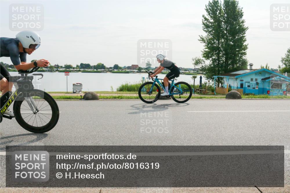 15.06.2025 - 27. Vierlanden-Triathlon H.Heesch http://msf.ph/oto/8016319 15.06.2025 09:14:11 Radfahren 50, 120, 221 meine-sportfotos.de