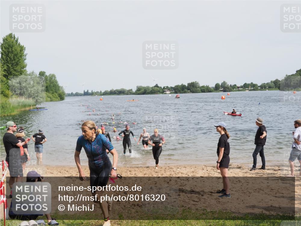 21.06.2025 - 27. Vierlanden-Triathlon MichiJ http://msf.ph/oto/8016320 15.06.2026 10:17:02 Schwimmen 471, 479, 484, 510, 551, 556, 566, 567, 602, 610 meine-sportfotos.de