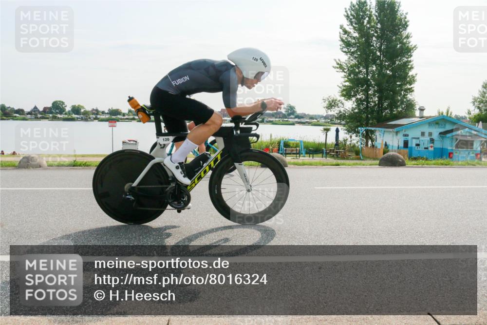 15.06.2025 - 27. Vierlanden-Triathlon H.Heesch http://msf.ph/oto/8016324 15.06.2025 09:14:11 Radfahren 50, 120, 221 meine-sportfotos.de