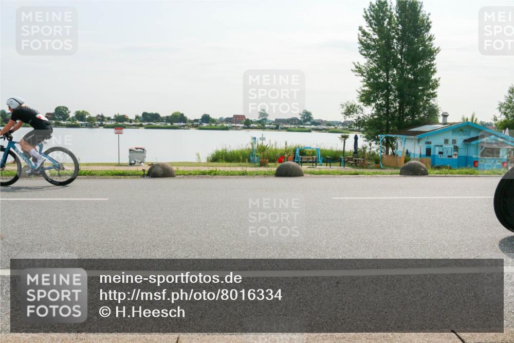 15.06.2025 - 27. Vierlanden-Triathlon H.Heesch http://msf.ph/oto/8016334 15.06.2025 09:14:11 Radfahren 50, 120, 221 meine-sportfotos.de
