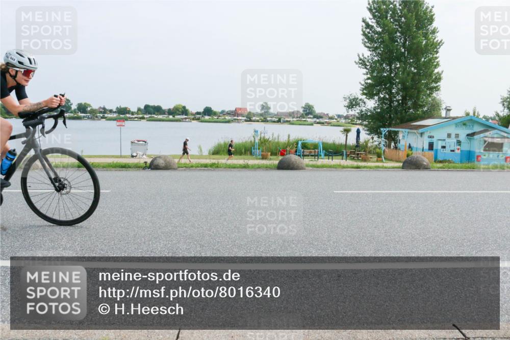 21.06.2025 - 27. Vierlanden-Triathlon H.Heesch http://msf.ph/oto/8016340 15.06.2025 11:56:25 Radfahren 830, 944 meine-sportfotos.de
