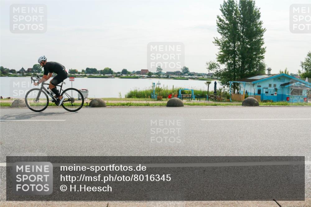 15.06.2025 - 27. Vierlanden-Triathlon H.Heesch http://msf.ph/oto/8016345 15.06.2025 09:14:24 Radfahren 51 meine-sportfotos.de
