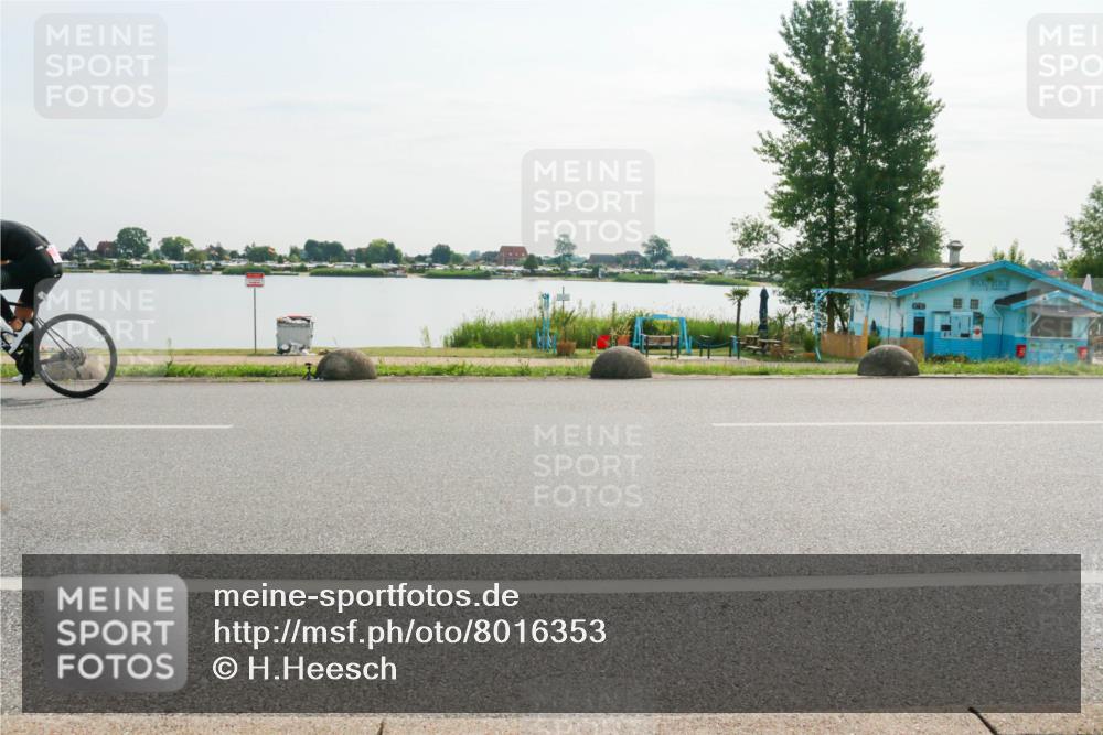 15.06.2025 - 27. Vierlanden-Triathlon H.Heesch http://msf.ph/oto/8016353 15.06.2025 09:14:24 Radfahren 51 meine-sportfotos.de