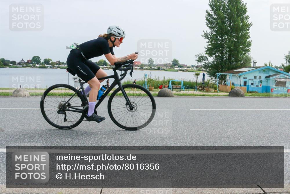 21.06.2025 - 27. Vierlanden-Triathlon H.Heesch http://msf.ph/oto/8016356 15.06.2025 11:56:25 Radfahren 830, 944 meine-sportfotos.de