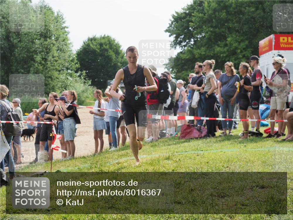 15.06.2025 - 27. Vierlanden-Triathlon KatJ http://msf.ph/oto/8016367 15.06.2025 10:15:56 Schwimmen 483, 505, 547, 577, 590, 606, 612, 630 meine-sportfotos.de