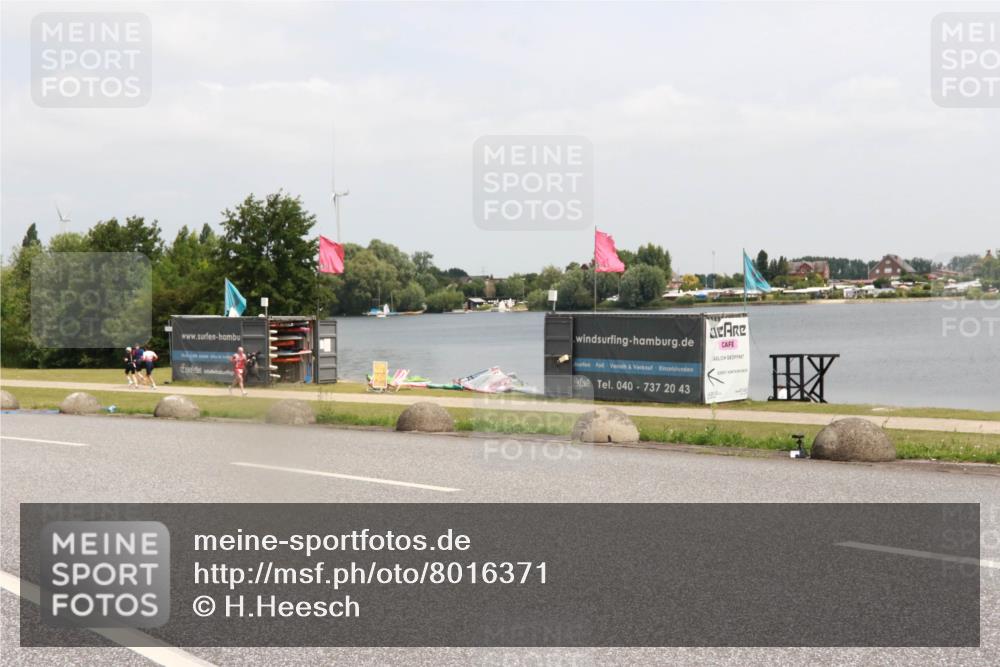 21.06.2025 - 27. Vierlanden-Triathlon H.Heesch http://msf.ph/oto/8016371 15.06.2025 12:04:32 Radfahren 725, 833, 904 meine-sportfotos.de