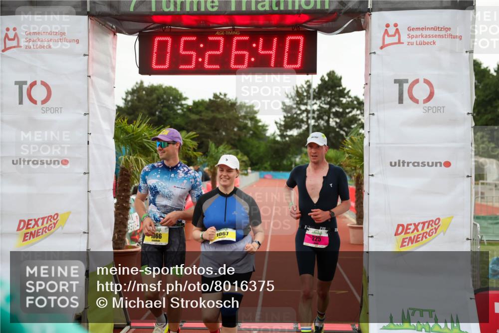 15.06.2025 - 7 Türme Triathlon Michael Strokosch http://msf.ph/oto/8016375 15.06.2025 15:26:39 Ziel 225, 1066, 1067 meine-sportfotos.de