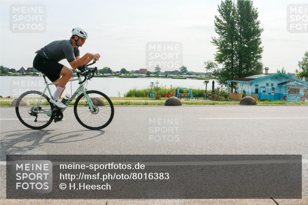 15.06.2025 - 27. Vierlanden-Triathlon H.Heesch http://msf.ph/oto/8016383 15.06.2025 09:14:39 Radfahren 15, 21, 75 meine-sportfotos.de