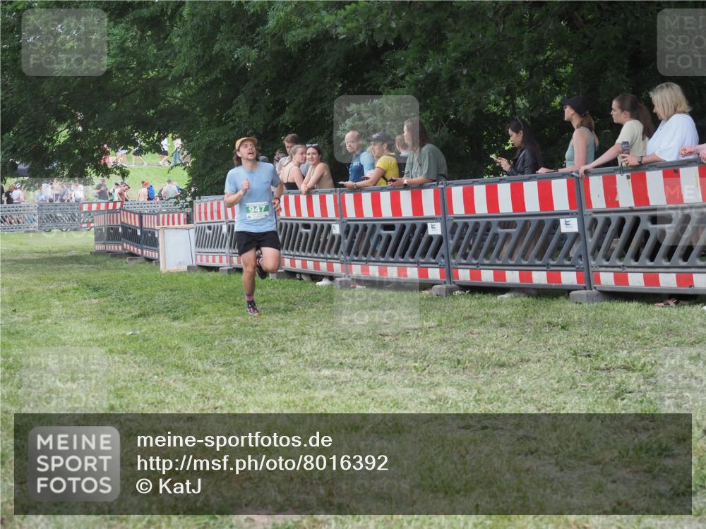 21.06.2025 - 27. Vierlanden-Triathlon KatJ http://msf.ph/oto/8016392 15.06.2025 13:14:55 Ziel 947 meine-sportfotos.de