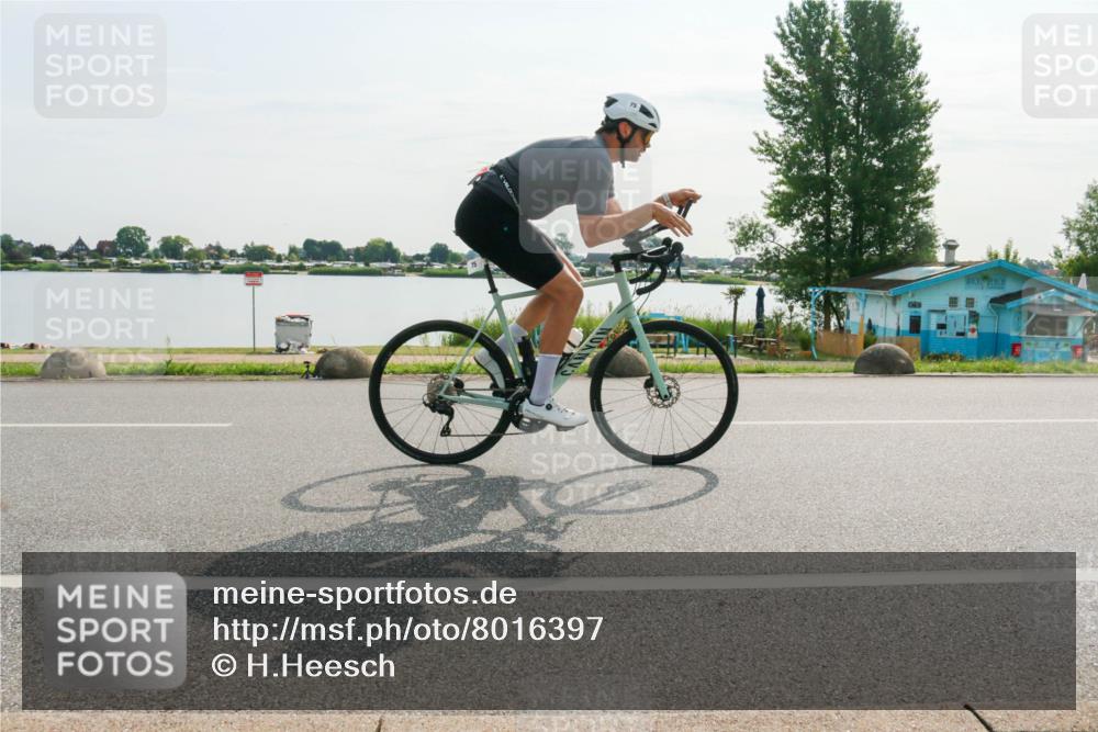 15.06.2025 - 27. Vierlanden-Triathlon H.Heesch http://msf.ph/oto/8016397 15.06.2025 09:14:39 Radfahren 15, 21, 75 meine-sportfotos.de