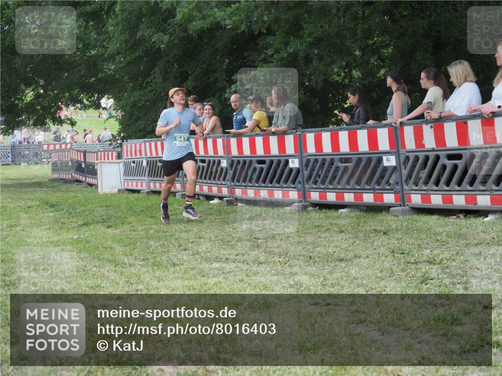 21.06.2025 - 27. Vierlanden-Triathlon KatJ http://msf.ph/oto/8016403 15.06.2025 13:14:55 Ziel 947 meine-sportfotos.de