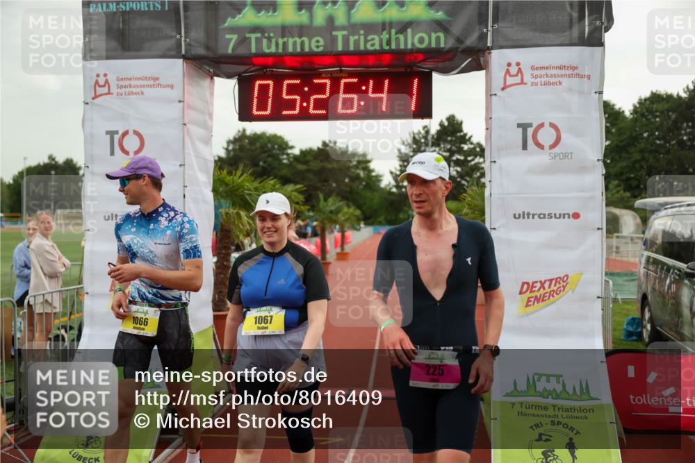 15.06.2025 - 7 Türme Triathlon Michael Strokosch http://msf.ph/oto/8016409 15.06.2025 15:26:41 Ziel 225, 1066, 1067 meine-sportfotos.de