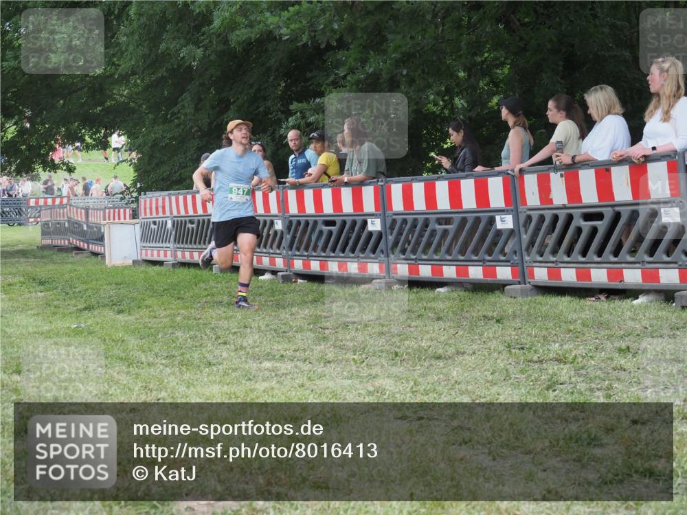 21.06.2025 - 27. Vierlanden-Triathlon KatJ http://msf.ph/oto/8016413 15.06.2025 13:14:56 Ziel 947 meine-sportfotos.de