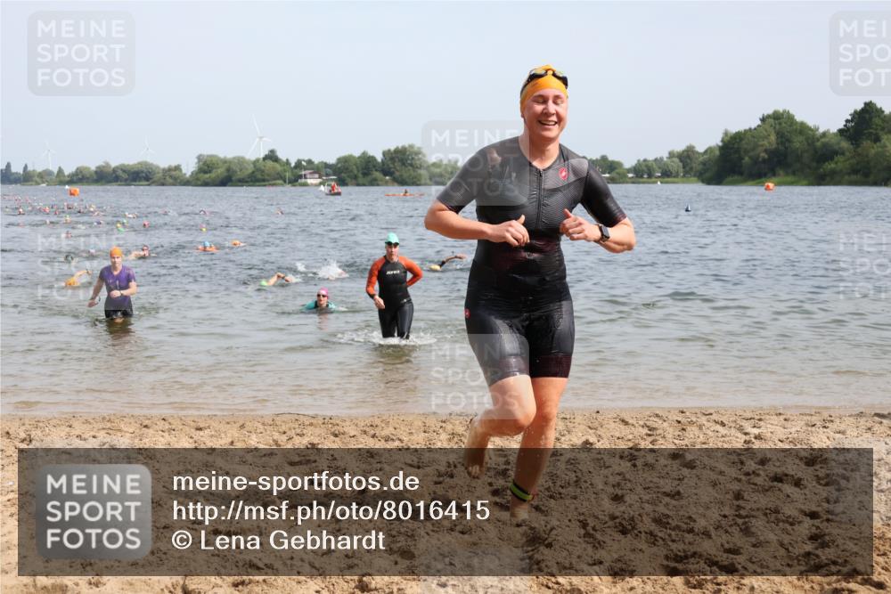 15.06.2025 - 27. Vierlanden-Triathlon Lena Gebhardt http://msf.ph/oto/8016415 15.06.2025 10:15:26 Schwimmen 508, 511, 542, 554, 579, 613, 620, 631 meine-sportfotos.de