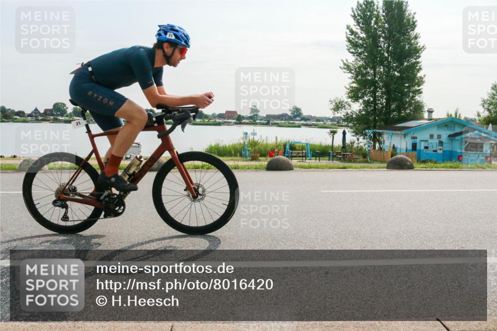 15.06.2025 - 27. Vierlanden-Triathlon H.Heesch http://msf.ph/oto/8016420 15.06.2025 09:14:40 Radfahren 15, 21, 75 meine-sportfotos.de