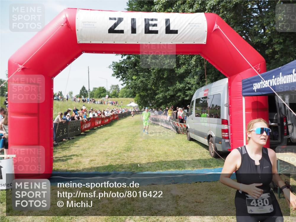 21.06.2025 - 27. Vierlanden-Triathlon MichiJ http://msf.ph/oto/8016422 15.06.2026 11:32:46 Ziel 391, 480, 487, 614 meine-sportfotos.de