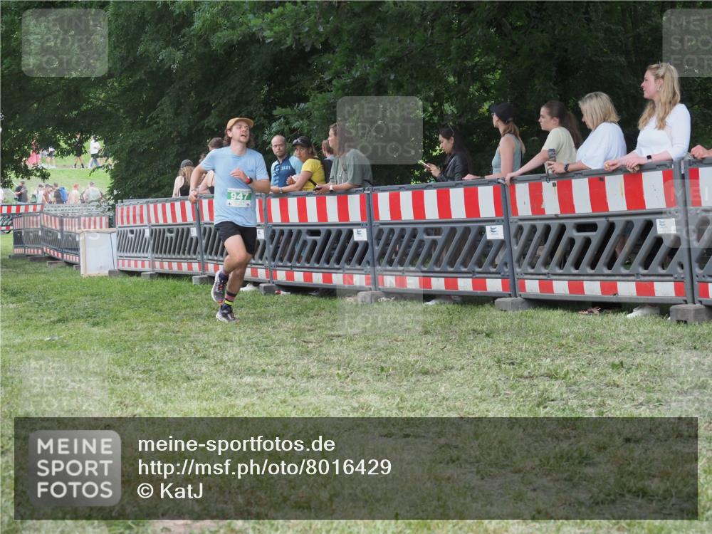 21.06.2025 - 27. Vierlanden-Triathlon KatJ http://msf.ph/oto/8016429 15.06.2025 13:14:56 Ziel 947 meine-sportfotos.de