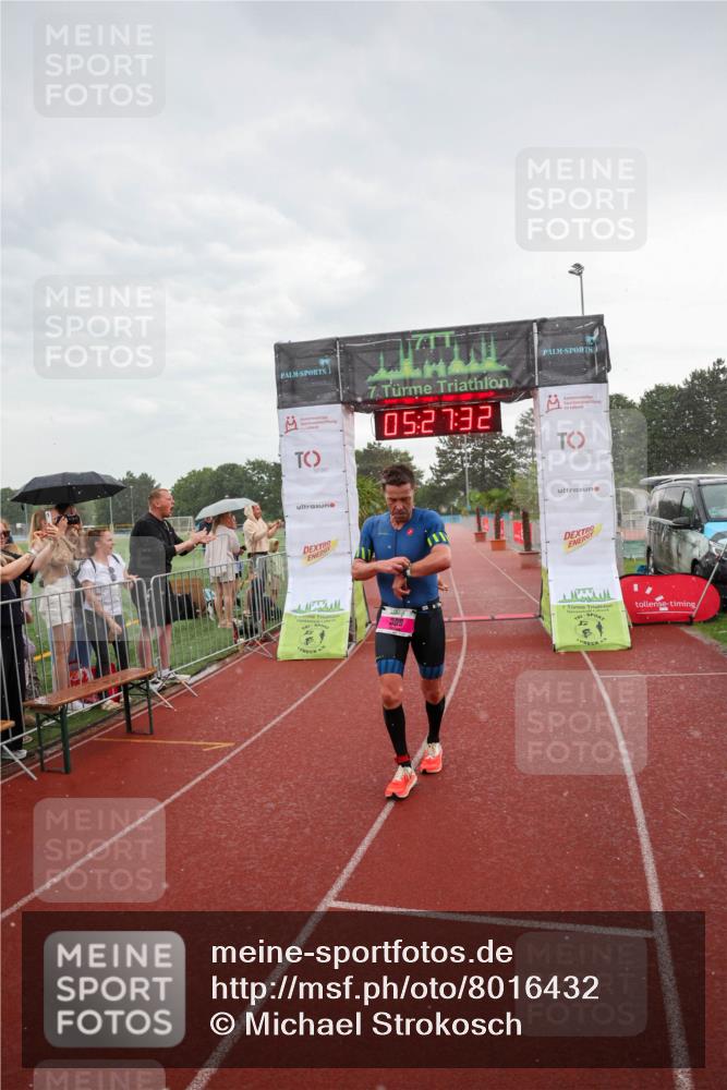 15.06.2025 - 7 Türme Triathlon Michael Strokosch http://msf.ph/oto/8016432 15.06.2025 15:27:32 Ziel 309 meine-sportfotos.de