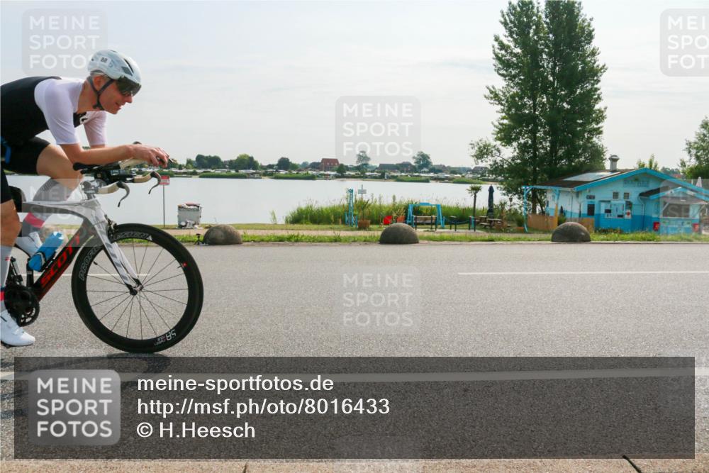 15.06.2025 - 27. Vierlanden-Triathlon H.Heesch http://msf.ph/oto/8016433 15.06.2025 09:14:46 Radfahren 88, 94 meine-sportfotos.de