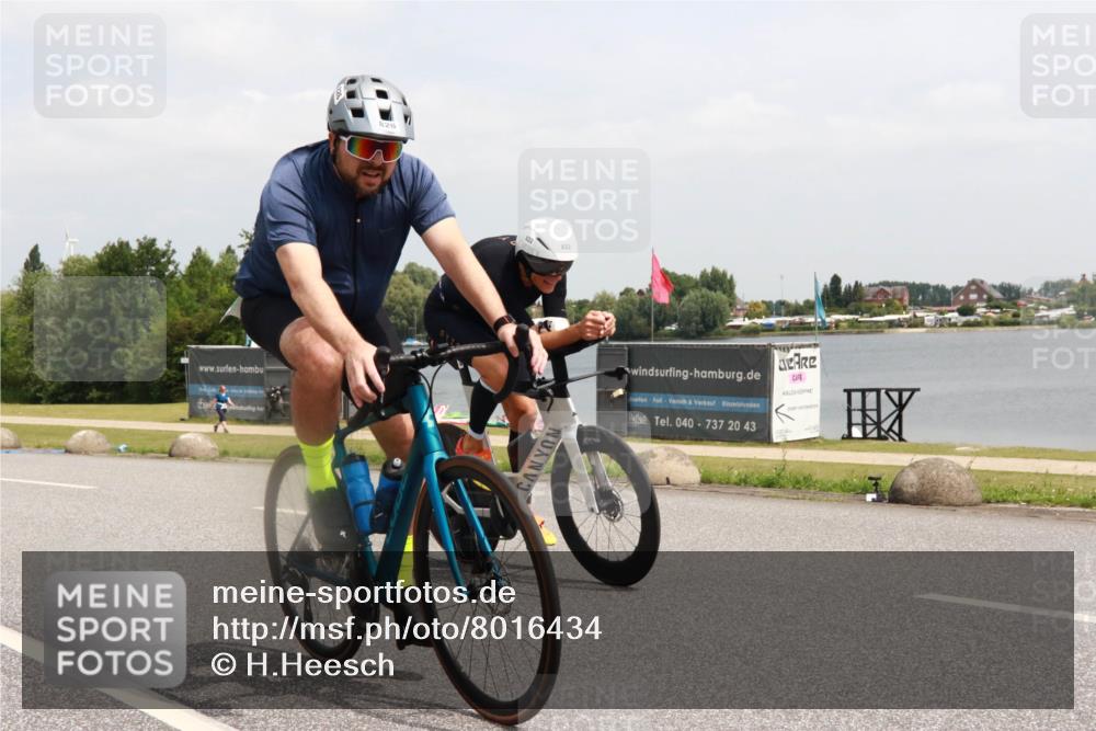 21.06.2025 - 27. Vierlanden-Triathlon H.Heesch http://msf.ph/oto/8016434 15.06.2025 12:04:43 Radfahren 237, 822, 826 meine-sportfotos.de