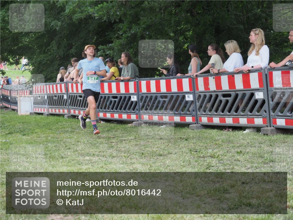 21.06.2025 - 27. Vierlanden-Triathlon KatJ http://msf.ph/oto/8016442 15.06.2025 13:14:56 Ziel 947 meine-sportfotos.de