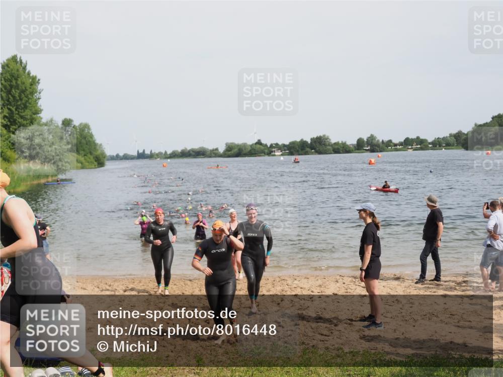 21.06.2025 - 27. Vierlanden-Triathlon MichiJ http://msf.ph/oto/8016448 15.06.2026 10:17:06 Schwimmen 471, 479, 510, 556, 567, 602, 610 meine-sportfotos.de