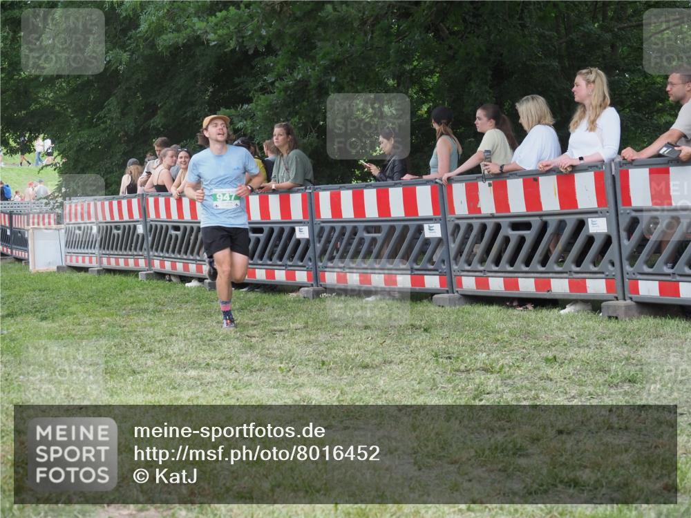 21.06.2025 - 27. Vierlanden-Triathlon KatJ http://msf.ph/oto/8016452 15.06.2025 13:14:56 Ziel 947 meine-sportfotos.de