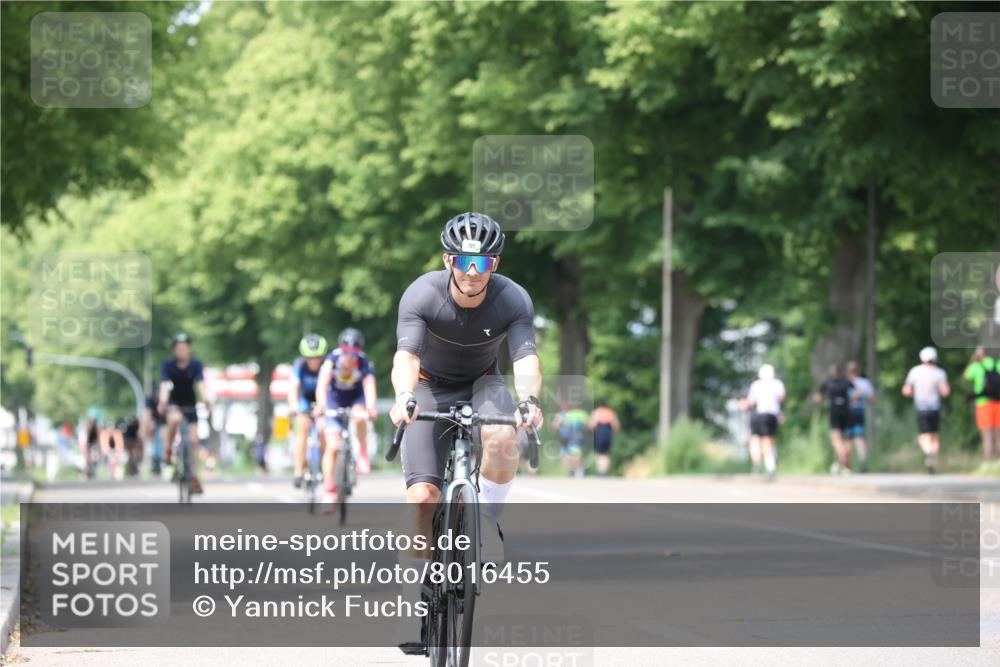 15.06.2025 - 7 Türme Triathlon Yannick Fuchs http://msf.ph/oto/8016455 15.06.2025 13:29:52 Radfahren 248, 302, 701, 818 meine-sportfotos.de