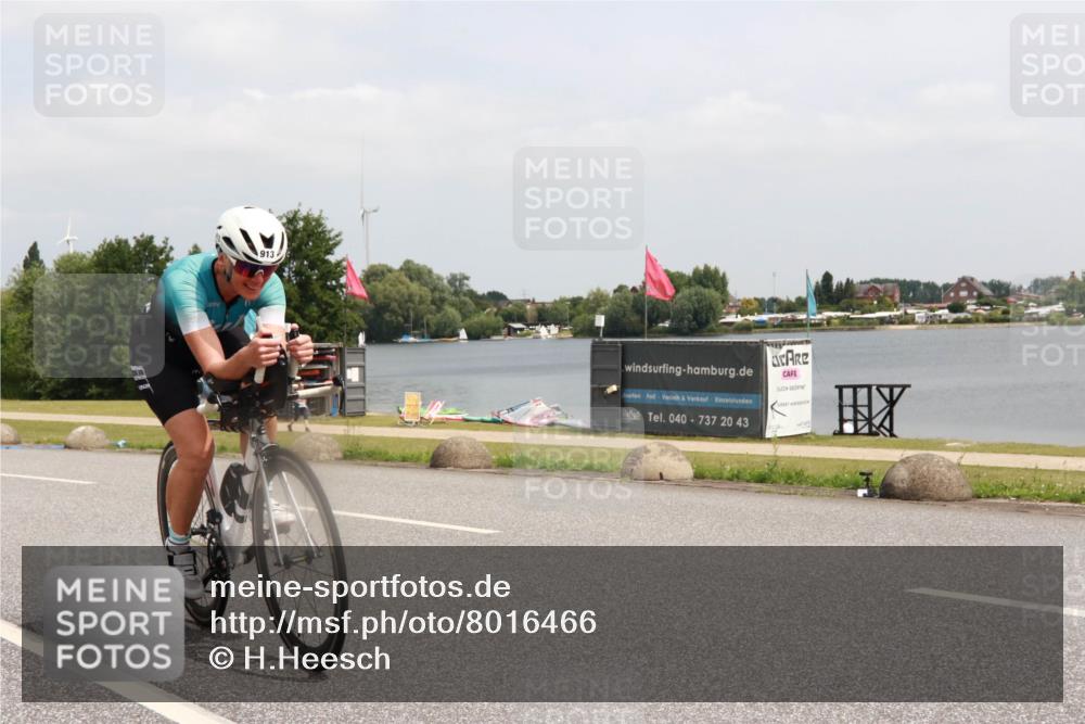 21.06.2025 - 27. Vierlanden-Triathlon H.Heesch http://msf.ph/oto/8016466 15.06.2025 12:04:45 Radfahren 237, 822, 826, 913 meine-sportfotos.de
