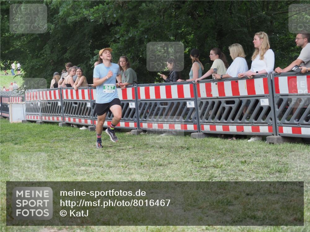 21.06.2025 - 27. Vierlanden-Triathlon KatJ http://msf.ph/oto/8016467 15.06.2025 13:14:56 Ziel 947 meine-sportfotos.de