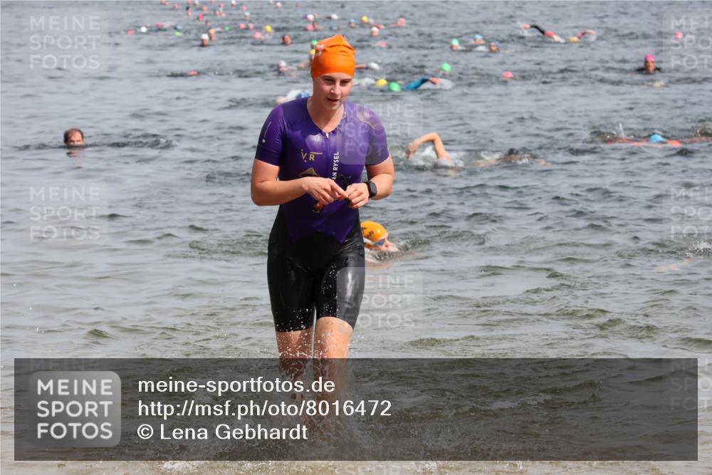 15.06.2025 - 27. Vierlanden-Triathlon Lena Gebhardt http://msf.ph/oto/8016472 15.06.2025 10:15:30 Schwimmen 508, 509, 511, 542, 554, 579, 613, 620, 631 meine-sportfotos.de