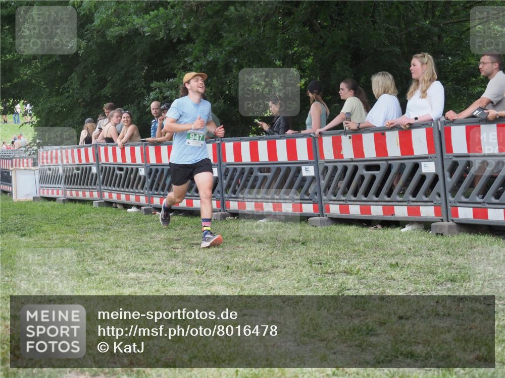 21.06.2025 - 27. Vierlanden-Triathlon KatJ http://msf.ph/oto/8016478 15.06.2025 13:14:56 Ziel 947 meine-sportfotos.de
