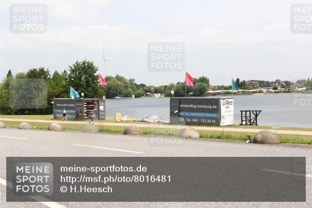 21.06.2025 - 27. Vierlanden-Triathlon H.Heesch http://msf.ph/oto/8016481 15.06.2025 12:04:46 Radfahren 822, 826, 913 meine-sportfotos.de
