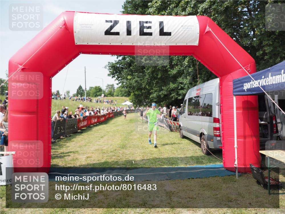 21.06.2025 - 27. Vierlanden-Triathlon MichiJ http://msf.ph/oto/8016483 15.06.2026 11:32:48 Ziel 391, 480, 487, 614 meine-sportfotos.de