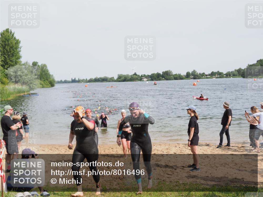 21.06.2025 - 27. Vierlanden-Triathlon MichiJ http://msf.ph/oto/8016496 15.06.2026 10:17:08 Schwimmen 471, 479, 510, 556, 567, 575, 602, 610 meine-sportfotos.de