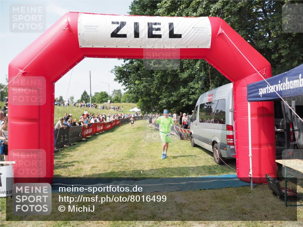21.06.2025 - 27. Vierlanden-Triathlon MichiJ http://msf.ph/oto/8016499 15.06.2026 11:32:48 Ziel 391, 480, 487, 614 meine-sportfotos.de