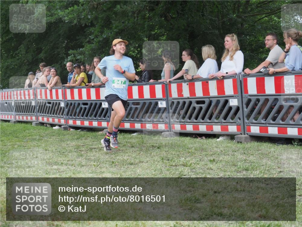21.06.2025 - 27. Vierlanden-Triathlon KatJ http://msf.ph/oto/8016501 15.06.2025 13:14:56 Ziel 947 meine-sportfotos.de