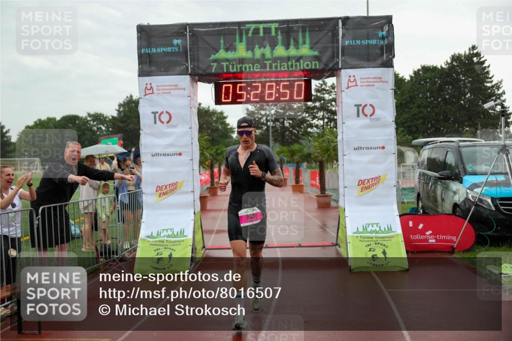 15.06.2025 - 7 Türme Triathlon Michael Strokosch http://msf.ph/oto/8016507 15.06.2025 15:28:49 Ziel  meine-sportfotos.de
