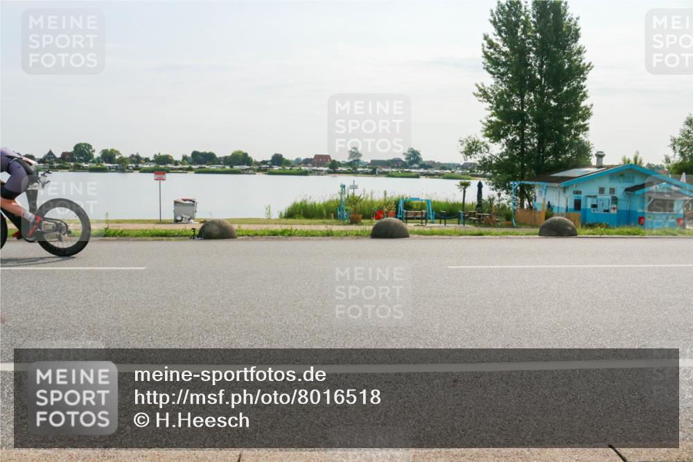 15.06.2025 - 27. Vierlanden-Triathlon H.Heesch http://msf.ph/oto/8016518 15.06.2025 09:14:55 Radfahren 73, 216, 231 meine-sportfotos.de
