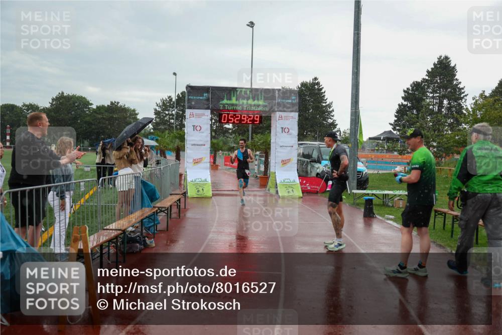 15.06.2025 - 7 Türme Triathlon Michael Strokosch http://msf.ph/oto/8016527 15.06.2025 15:29:28 Ziel 278 meine-sportfotos.de