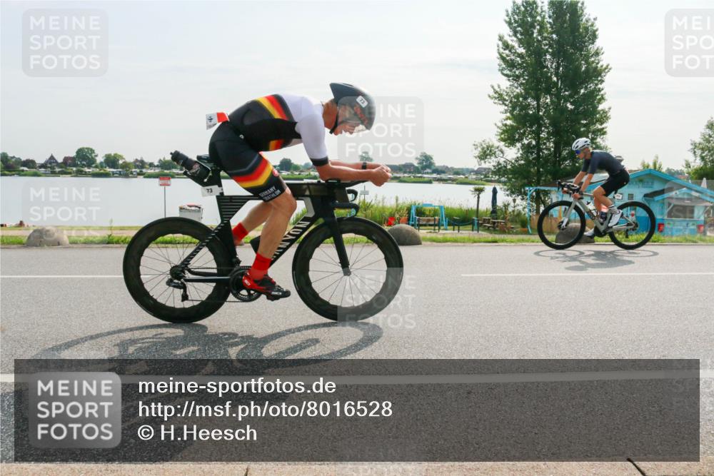 15.06.2025 - 27. Vierlanden-Triathlon H.Heesch http://msf.ph/oto/8016528 15.06.2025 09:14:57 Radfahren 73, 212, 216, 231 meine-sportfotos.de