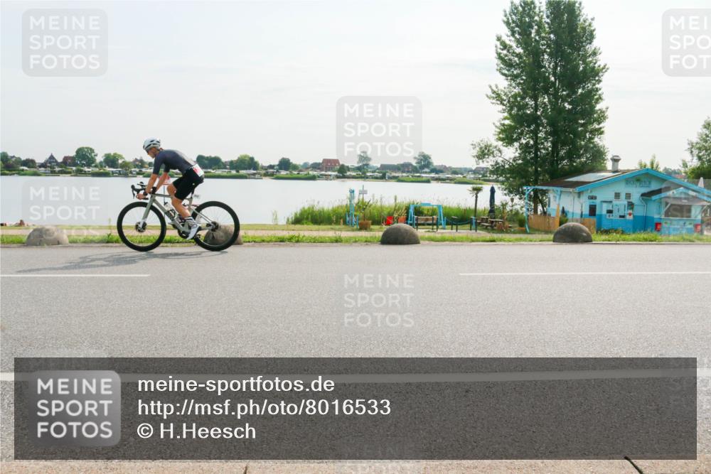 15.06.2025 - 27. Vierlanden-Triathlon H.Heesch http://msf.ph/oto/8016533 15.06.2025 09:14:58 Radfahren 73, 212, 216 meine-sportfotos.de